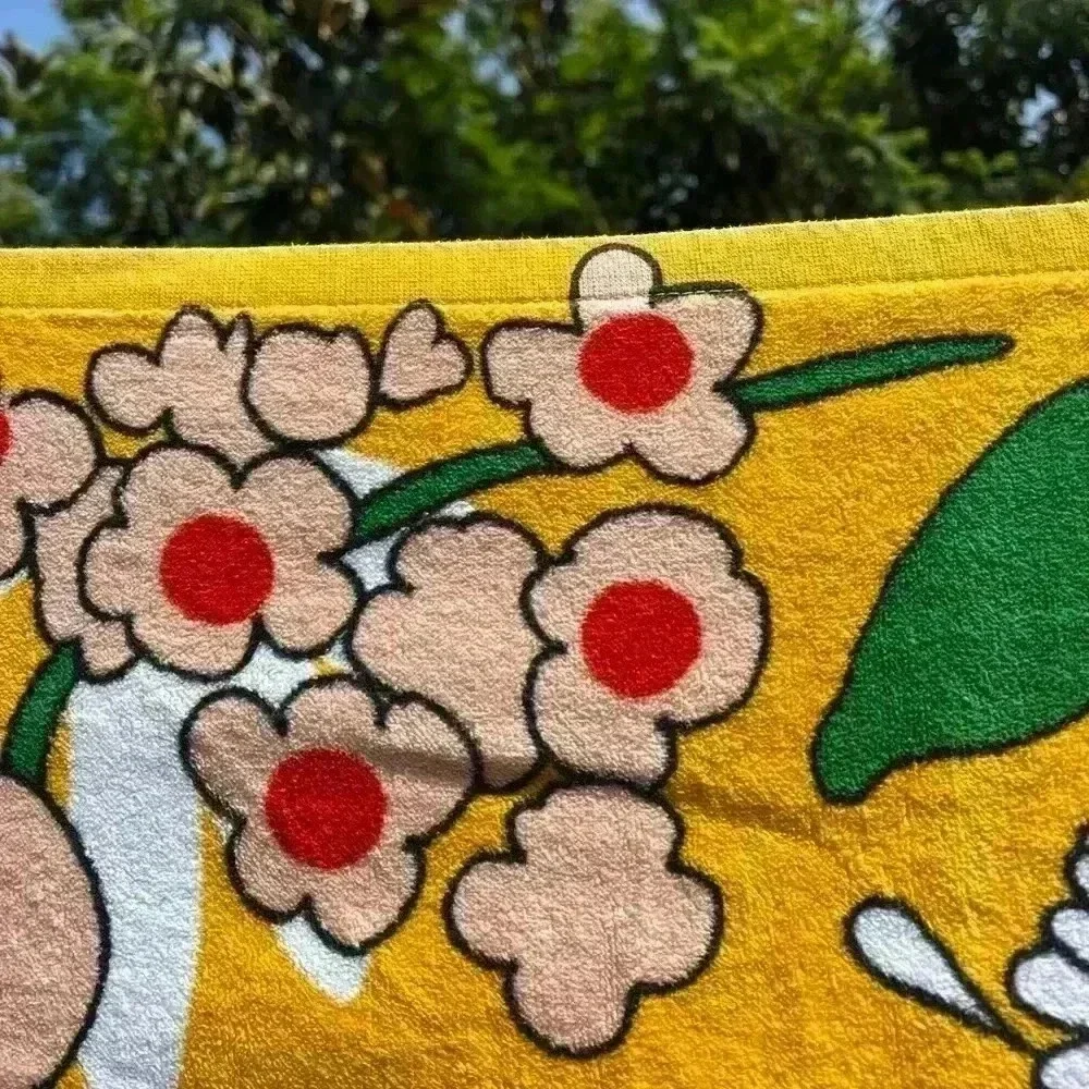ban.do Beach, Please! Superbloom Beach Towel 60s/ 70s flowers